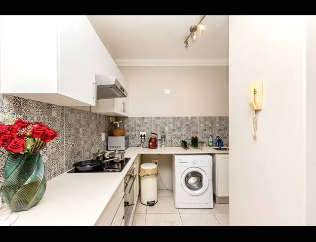 0.5 BEDROOM APARTMENT FOR SALE IN ORANJEZICHT
